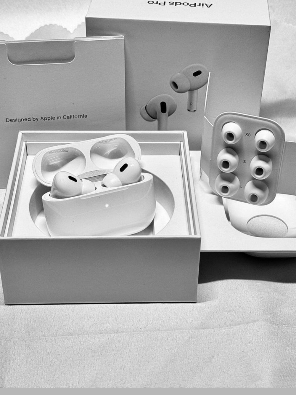 Apple AirPods Pro 3 - Sleek White Design